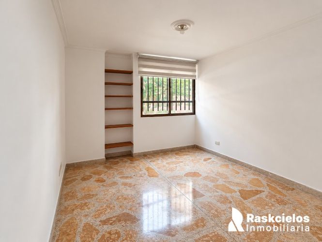 Apartamento de 4 alcobas en arriendo en Los Colores, Medellín, 170 m² · foto 13 de 19