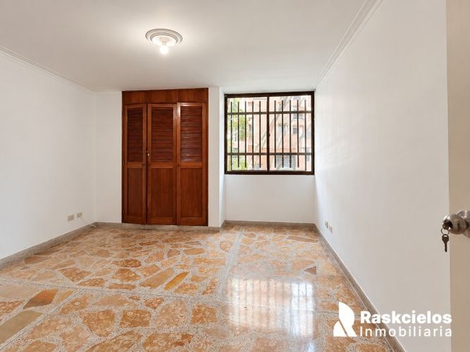 Apartamento de 4 alcobas en arriendo en Los Colores, Medellín, 170 m² · foto 14 de 19