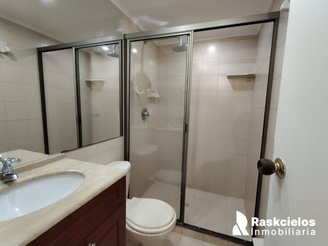 Apartamento de 4 alcobas en arriendo en Los Colores, Medellín, 170 m² · foto 15 de 19