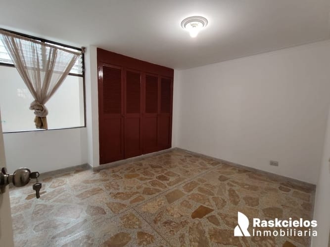 Apartamento de 4 alcobas en arriendo en Los Colores, Medellín, 170 m² · foto 16 de 19