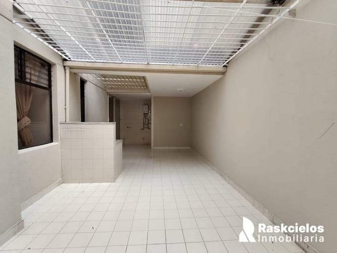 Apartamento de 4 alcobas en arriendo en Los Colores, Medellín, 170 m² · foto 17 de 19