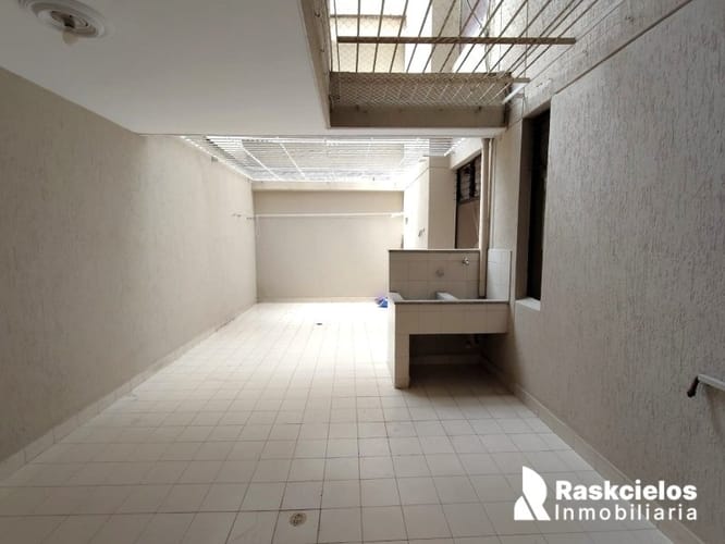 Apartamento de 4 alcobas en arriendo en Los Colores, Medellín, 170 m² · foto 18 de 19