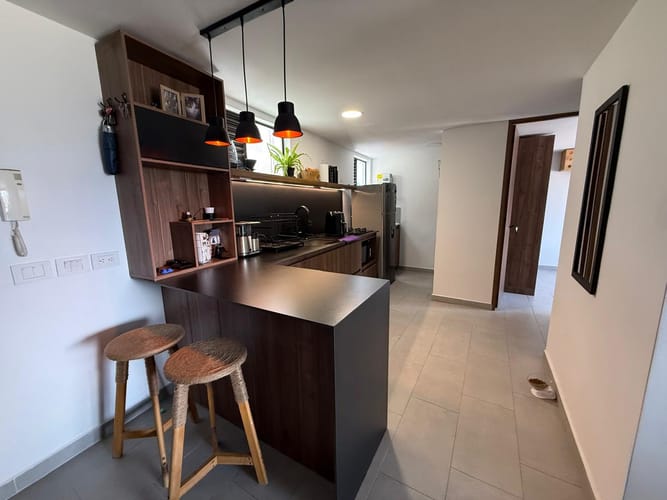 Apartamento de 2 alcobas en arriendo en Campo Alegre, Medellín, 60 m² · foto 2 de 11