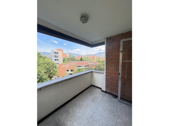 Apartamento de 3 alcobas en venta en Conquistadores, Medellín, 144 m² · foto 2 de 16