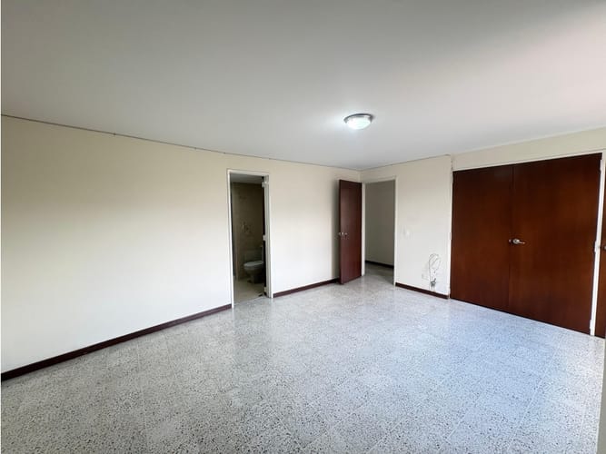 Apartamento de 3 alcobas en venta en Conquistadores, Medellín, 144 m² · foto 3 de 16