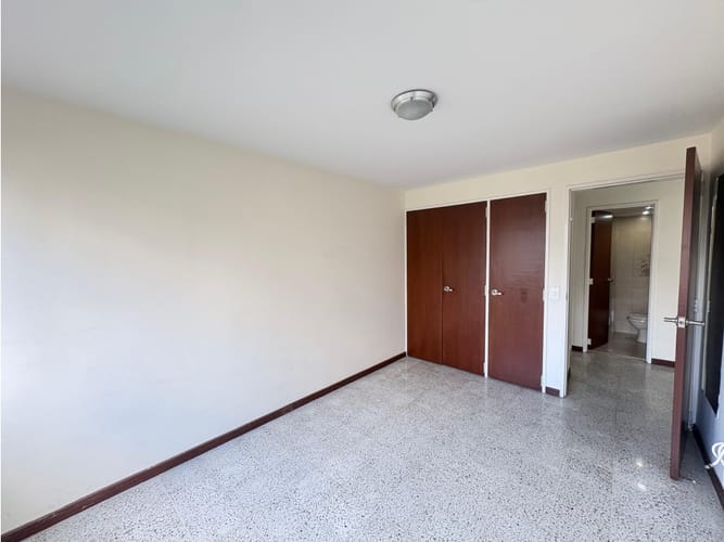Apartamento de 3 alcobas en venta en Conquistadores, Medellín, 144 m² · foto 5 de 16