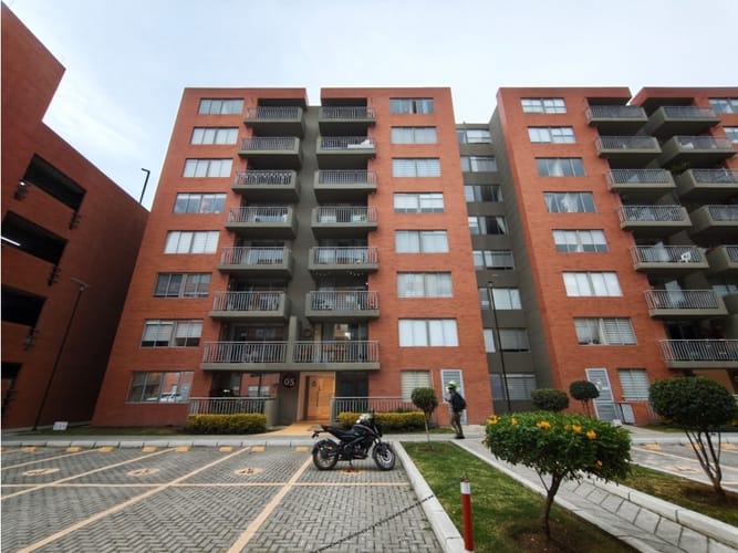 Apartamento de 3 alcobas en venta en Pinos Polo Club, Mosquera, 74 m² · foto 2 de 24