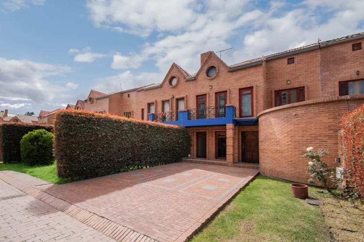 Casa de 4 alcobas en venta en Cr Los Nogales, Chía, 200 m² · foto 1 de 18