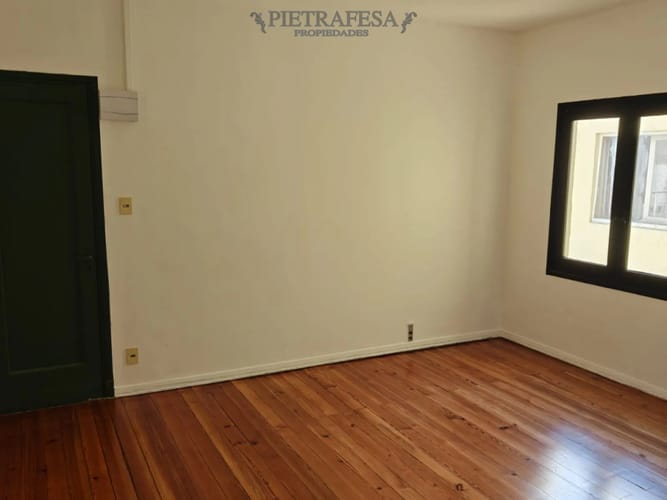 Oficina en alquiler, 1 privado, 2 baños. Ciudad Vieja. · Foto 1