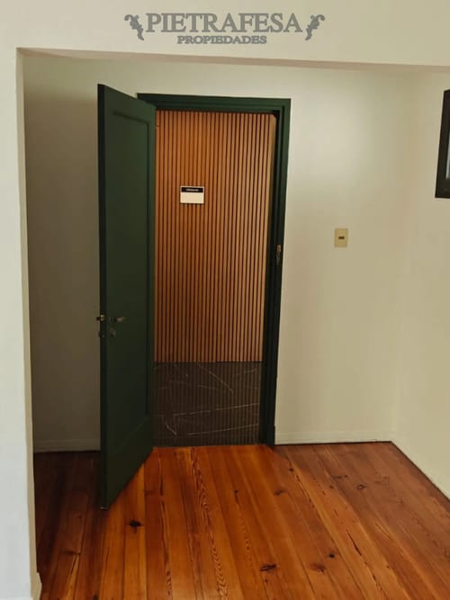 Oficina en alquiler, 1 privado, 2 baños. Ciudad Vieja. · Foto 2