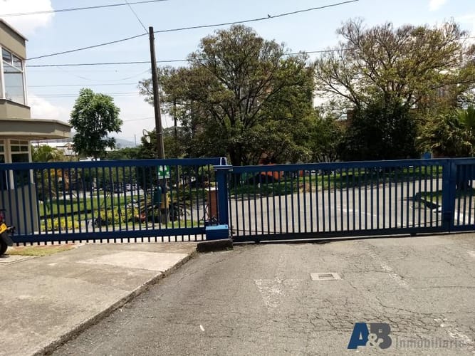Bodega en arriendo en Holanda, Sabaneta, 760 m² · foto 2 de 24