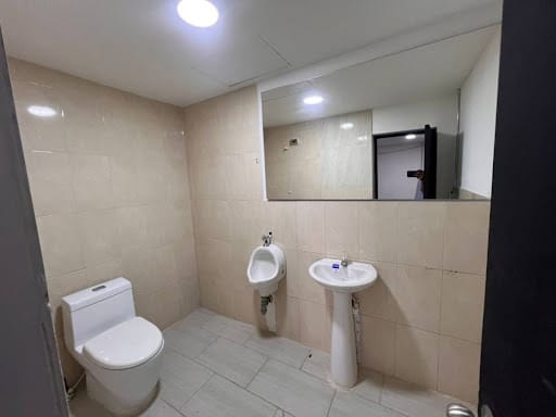Local en arriendo en La Esmeralda, Itagüí, 240 m² · foto 7 de 13