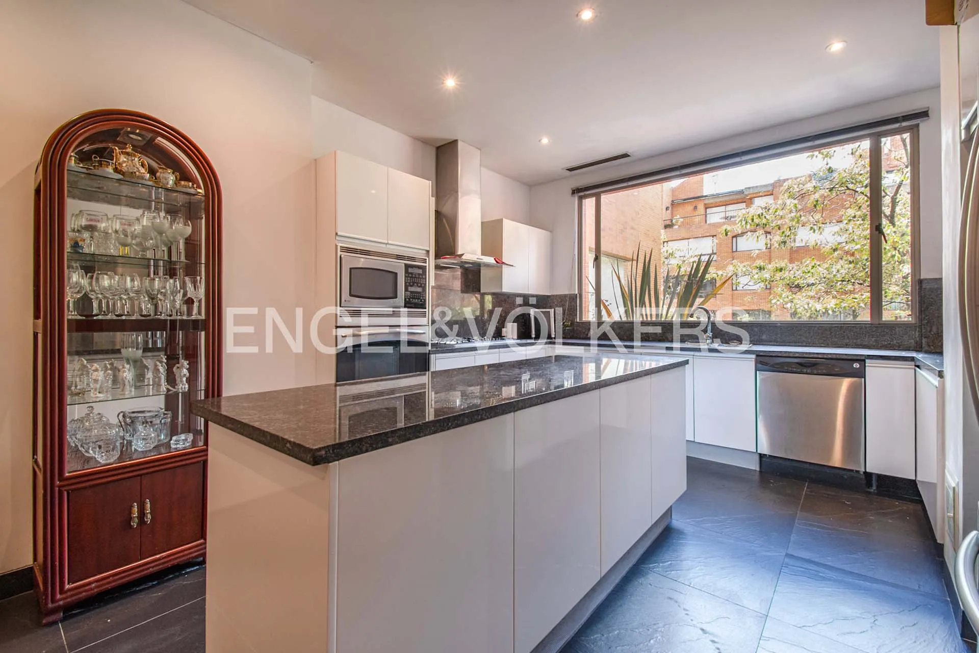Apartamento en venta en Los Rosales, Bogotá · foto 9 de 24