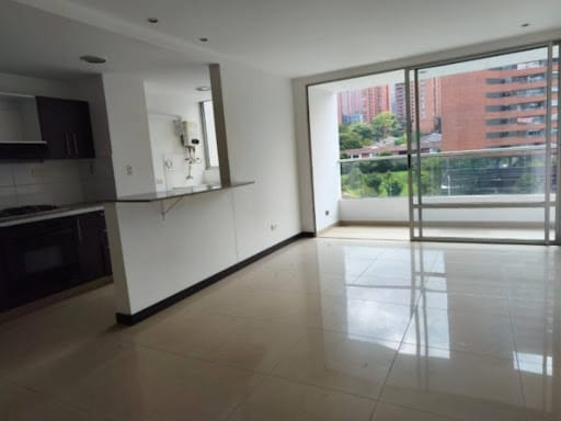 Apartaestudio en arriendo en Los Balsos, Medellín, 56 m² · foto 3 de 15