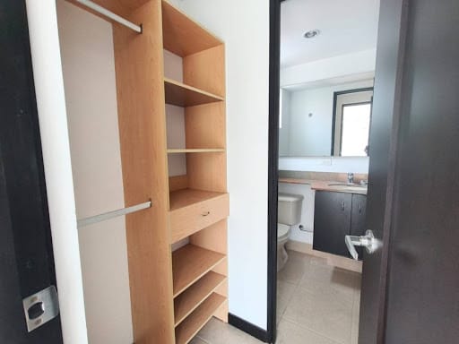 Apartaestudio en arriendo en Los Balsos, Medellín, 56 m² · foto 7 de 15