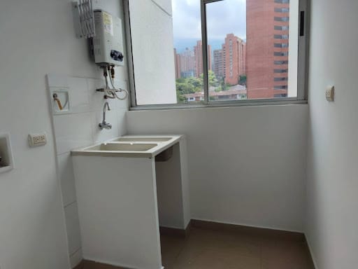 Apartaestudio en arriendo en Los Balsos, Medellín, 56 m² · foto 11 de 15