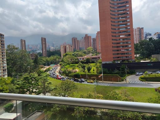 Apartaestudio en arriendo en Los Balsos, Medellín, 56 m² · foto 12 de 15