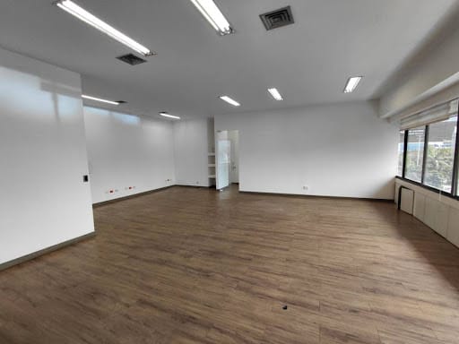 Oficina en arriendo en La Esmeralda, Itagüí, 685 m² · foto 2 de 18