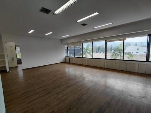 Oficina en arriendo en La Esmeralda, Itagüí, 685 m² · foto 5 de 18