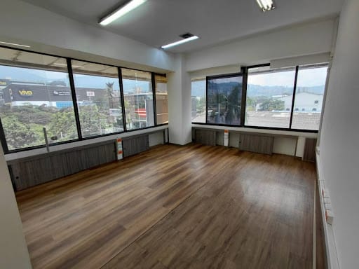 Oficina en arriendo en La Esmeralda, Itagüí, 685 m² · foto 9 de 18