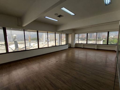 Oficina en arriendo en La Esmeralda, Itagüí, 685 m² · foto 10 de 18