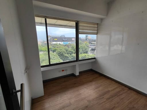 Oficina en arriendo en La Esmeralda, Itagüí, 685 m² · foto 15 de 18