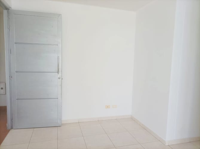 Apartamento de 3 alcobas en venta en Rio Prado, Girón, 59 m² · foto 4 de 11