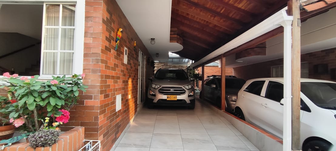 Casa de 5 alcobas en venta en Anillo Vial, Floridablanca, 175 m² · foto 2 de 17
