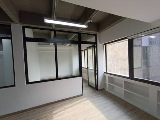 Oficina en arriendo en La Esmeralda, Itagüí, 660 m² · foto 2 de 9