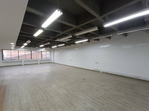 Oficina en arriendo en La Esmeralda, Itagüí, 660 m² · foto 4 de 9