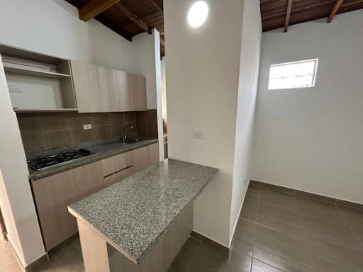Apartamento de 2 alcobas en arriendo en Berlin, Medellín, 50 m² · foto 5 de 7