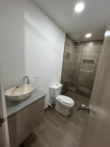 Apartamento de 2 alcobas en arriendo en Berlin, Medellín, 50 m² · foto 6 de 7