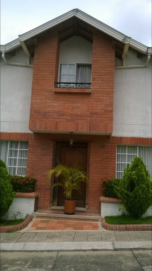 Casa de 3 alcobas en venta en Cañaveral, Floridablanca, 218 m² · foto 2 de 23