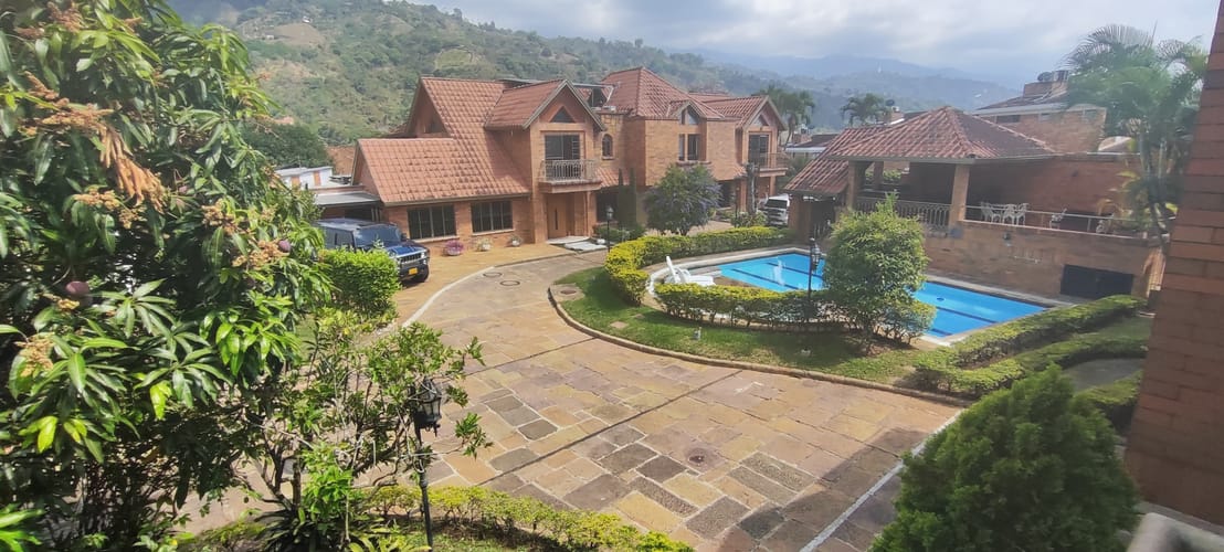 Casa de 4 alcobas en venta en Lagos Del Cacique, Bucaramanga, 291 m² · foto 3 de 16