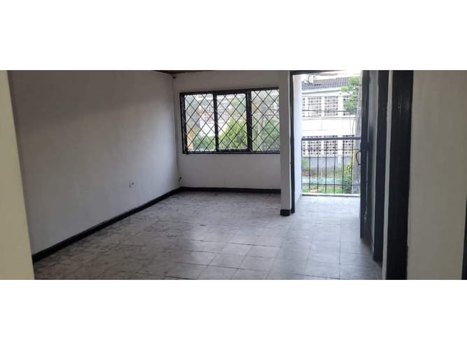 Casa de 5 alcobas en venta en Santa Anita, Cali, 213 m² · foto 2 de 6