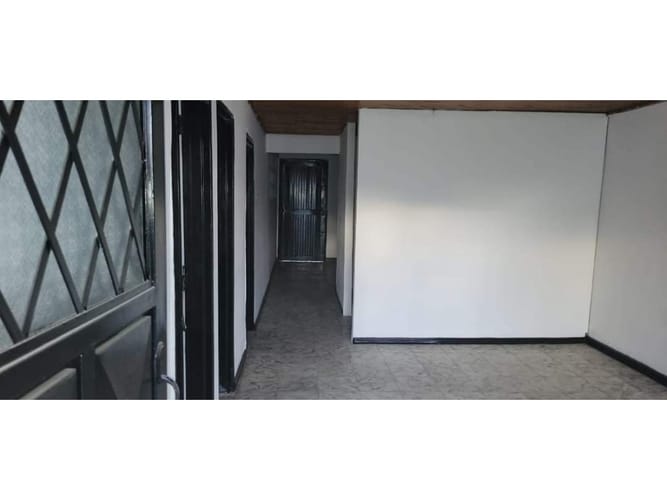 Casa de 5 alcobas en venta en Santa Anita, Cali, 213 m² · foto 5 de 6