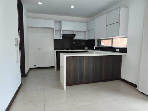 Apartamento de 3 alcobas en arriendo en Santa Maria De Los Angeles, Medellín, 110 m² · foto 2 de 21