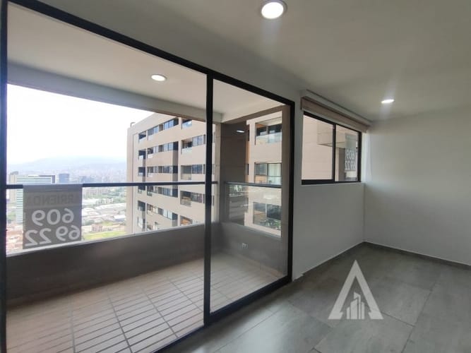 Apartamento de 2 alcobas en arriendo en Las Lomitas, Envigado, 90 m² · foto 2 de 21