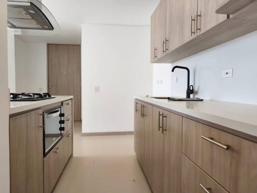 Apartamento de 3 alcobas en arriendo en Camino Verde, Envigado, 80 m² · foto 3 de 20