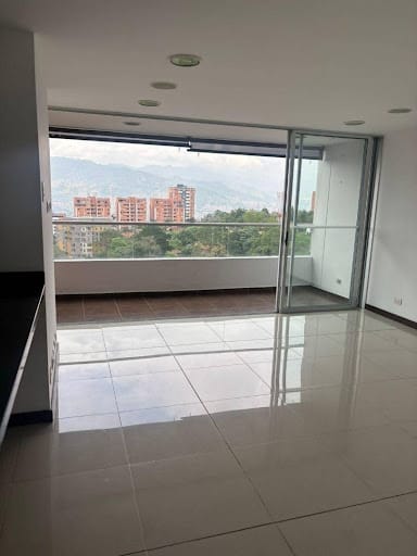 Apartamento de 3 alcobas en arriendo en Cumbres, Envigado, 98 m² · foto 3 de 20