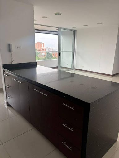 Apartamento de 3 alcobas en arriendo en Cumbres, Envigado, 98 m² · foto 4 de 20