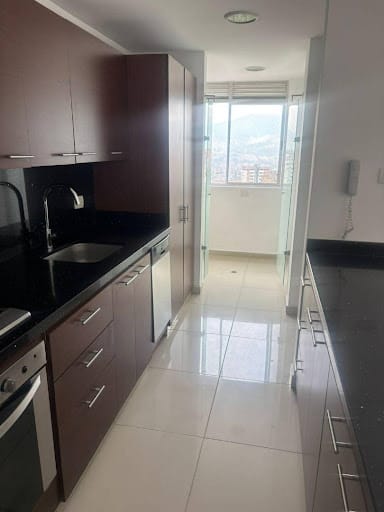 Apartamento de 3 alcobas en arriendo en Cumbres, Envigado, 98 m² · foto 5 de 20