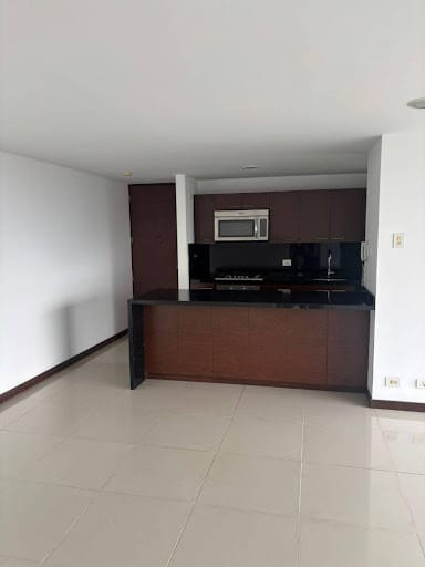 Apartamento de 3 alcobas en arriendo en Cumbres, Envigado, 98 m² · foto 7 de 20