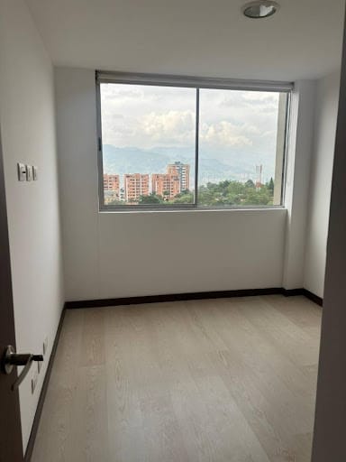 Apartamento de 3 alcobas en arriendo en Cumbres, Envigado, 98 m² · foto 13 de 20