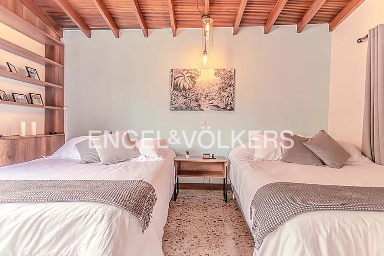 Casa de 5 alcobas en venta en Bolivariana, Medellín, 256 m² · foto 17 de 18
