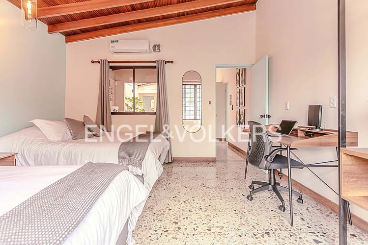 Casa de 5 alcobas en venta en Bolivariana, Medellín, 256 m² · foto 16 de 18