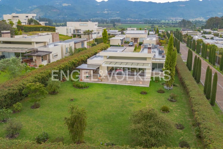 Casa de 4 alcobas en venta en Centro, Sopó, 369 m² · foto 16 de 18
