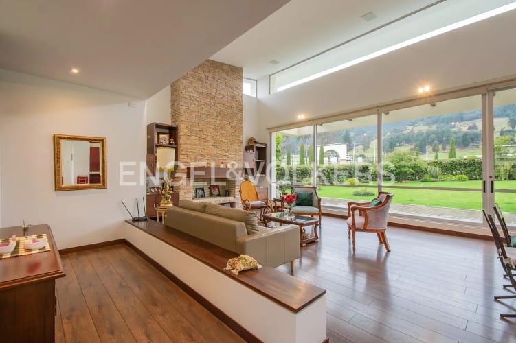 Casa de 4 alcobas en venta en Centro, Sopó, 369 m² · foto 4 de 18