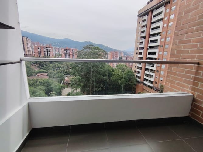 Apartamento de 2 alcobas en arriendo en El Esmeraldal, Envigado, 90 m² · foto 2 de 8