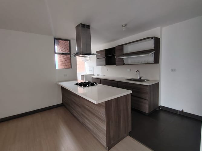 Apartamento de 2 alcobas en arriendo en El Esmeraldal, Envigado, 90 m² · foto 3 de 8